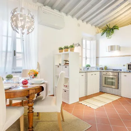 Appartement Casa Santa Zita, A Toproof Penthouse With Elevator And Private Garden Inside The Walls *